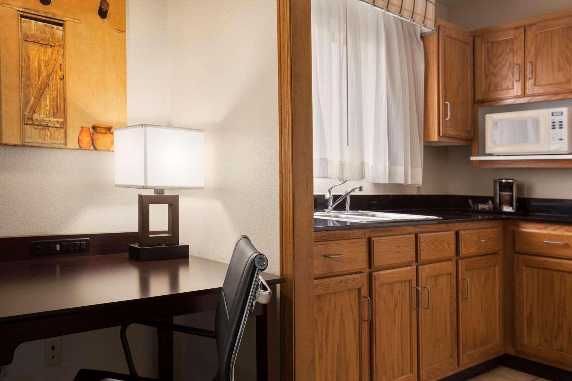 Country Inn & Suites By Radisson, Lubbock, Tx Extérieur photo